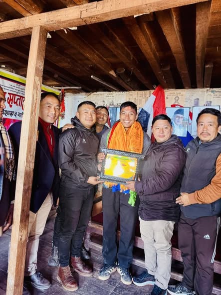 साथीभाईसँग लाहन पतङ्वा लिम्बु ।