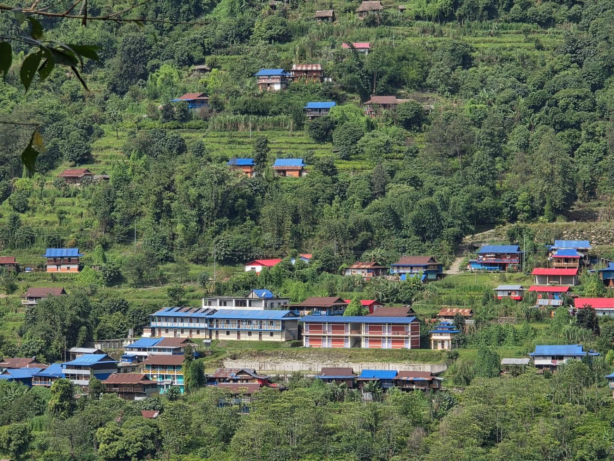 खेवाङस्थित बस्तीबिचमा रहेको श्री गणेश माध्यमिक विद्यालय