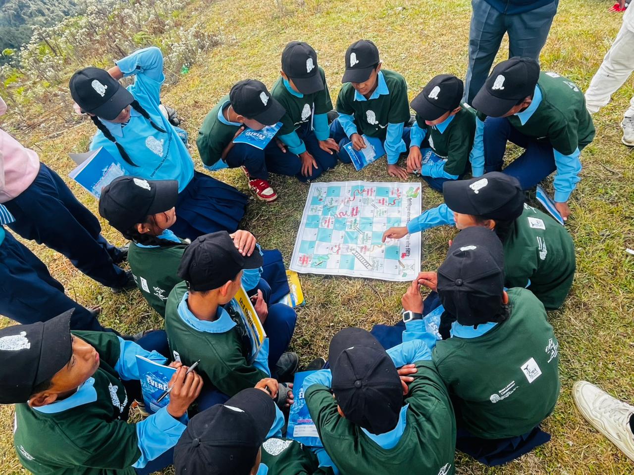 ‘स्नो ल्योपार्ड नेचर टुर’ मा म्यापको विषयमा छलफल ।