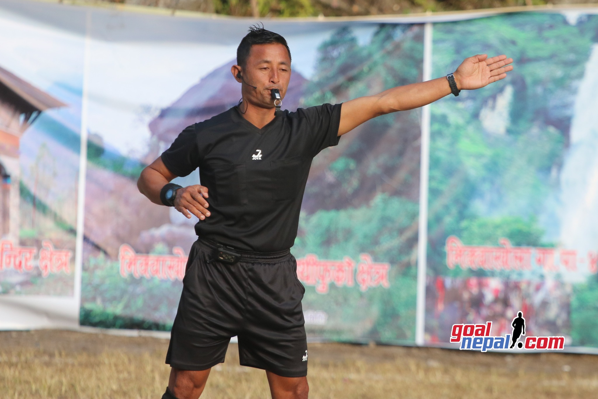 मुख्य रेफ्री बिके थलङ । तस्बिरः गोलनेपाल