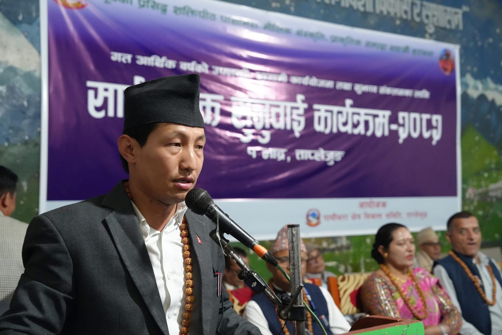 कार्यक्रममा मन्तव्य व्यक्त गर्दै पाथीभरा क्षेत्र विकास समिति अध्यक्ष रक्की थेबे ।