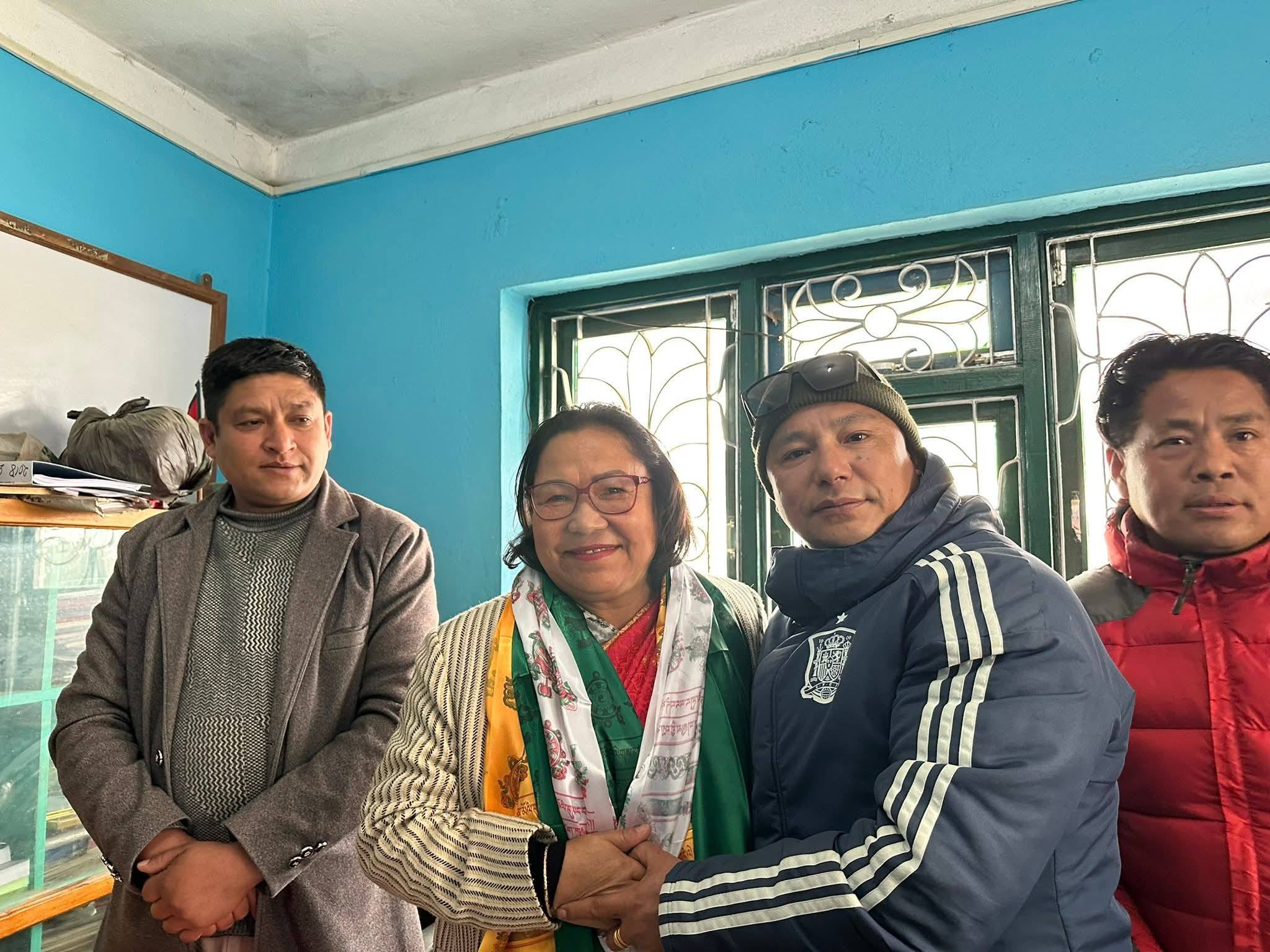 केन्द्रिय सदस्य लीलादेवी बोखिमलाई सम्मान गर्दै क्षेत्रिय कार्य समिति ‘क’ ताप्लेजुङ