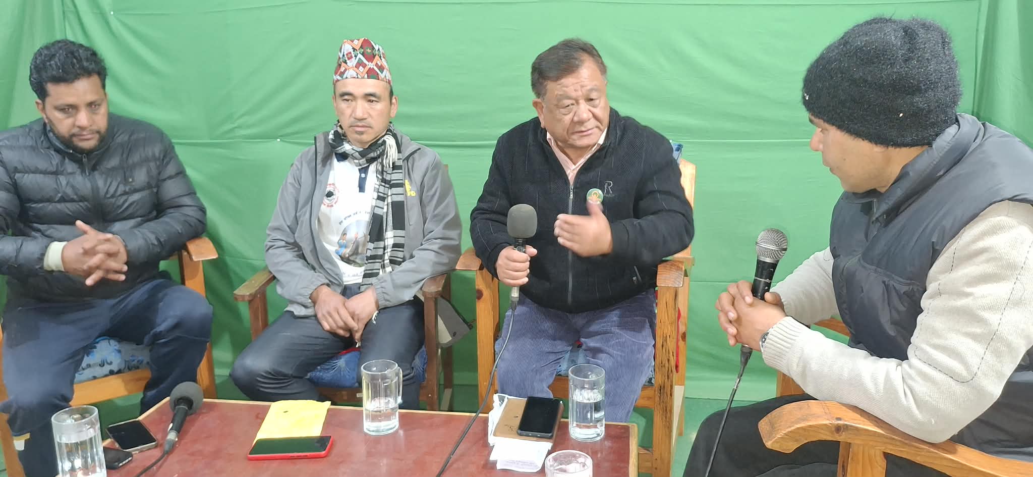 उज्यालो पार्टीका उम्मेदवार कृर्तीमान मादेन,श्रम संस्कृति पार्टीका उम्मेदवार सन्तोष राई र रास्वपा नेता सविन बानियाँ