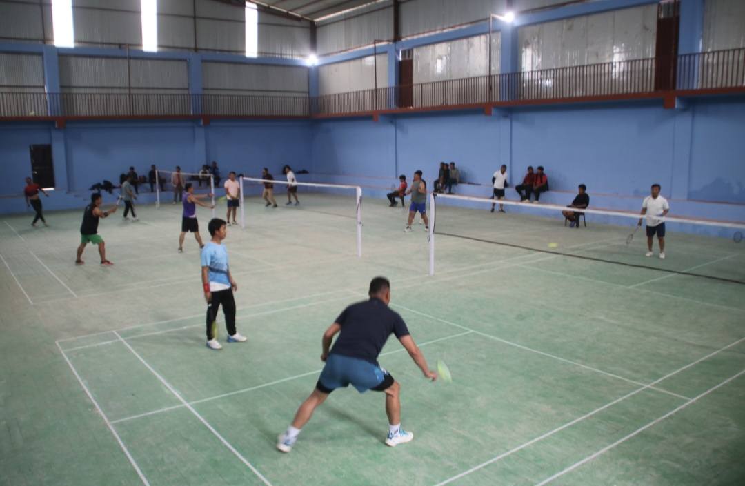 नवनिर्मित्त बहुउदेश्यीय कबर्ड हलमा ३ वटा ब्याडमिन्टन कोर्ट छन् ।