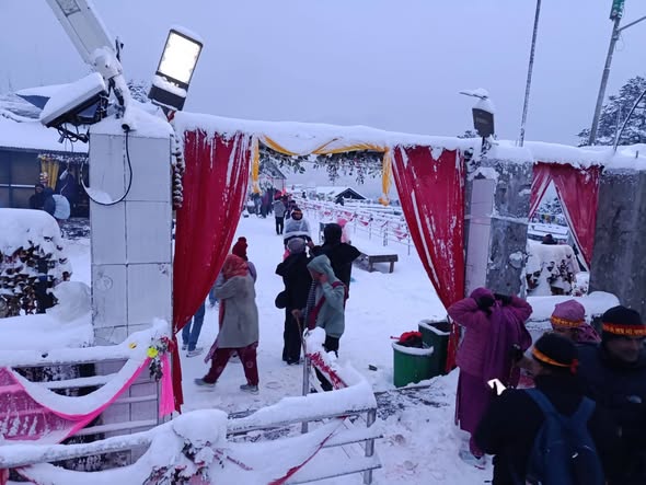 हिउँमय बन्यो ताप्लेजुङ पाथीभरा । तस्बिरः पाथीभरा क्षेत्र विकास समिति 